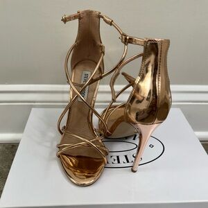 Gently Worn. Rose Gold 6 1/2 Steve Madden